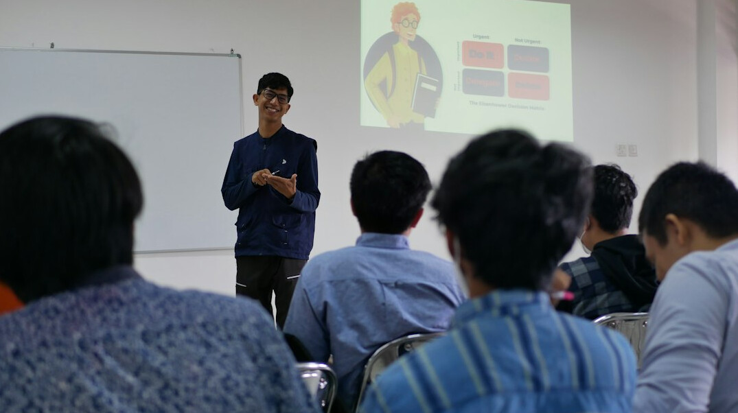 trainer leading workshop
