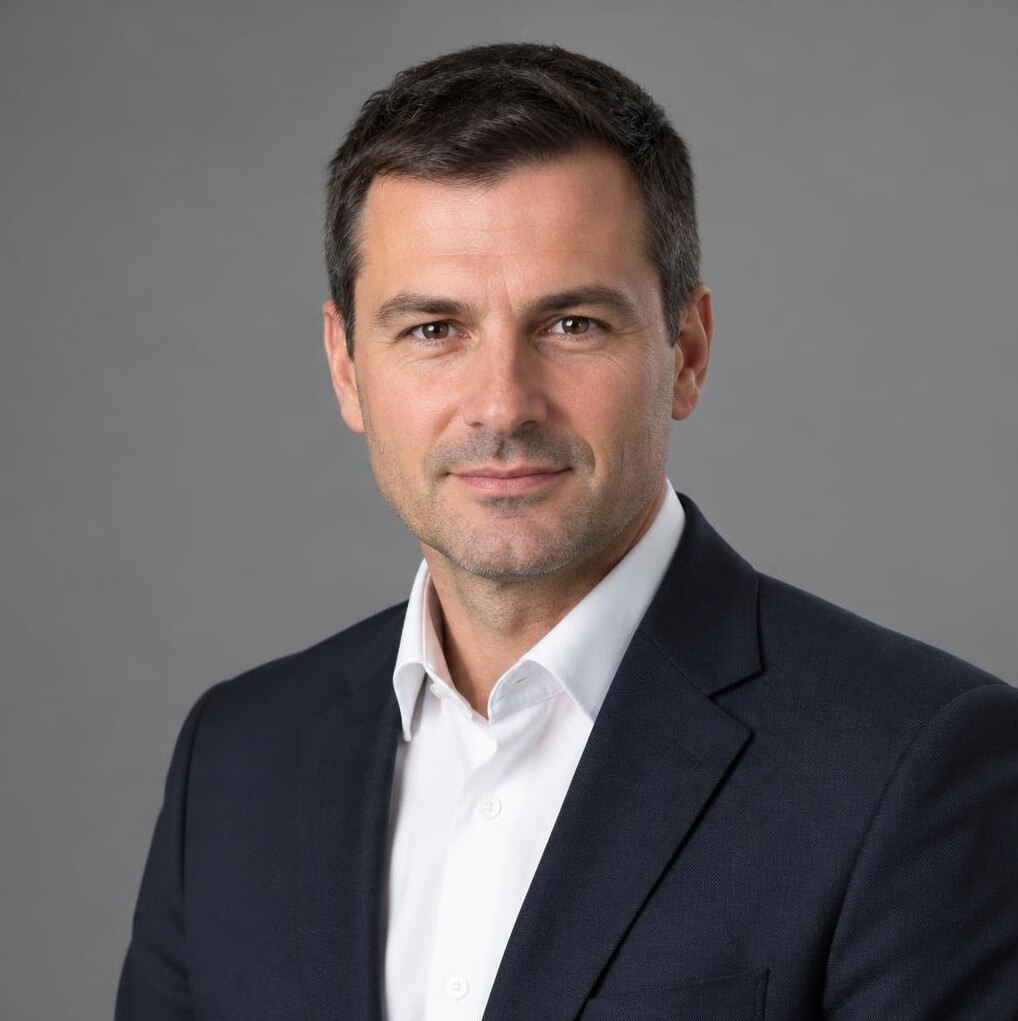 Portrait of a man in a suit with a confident look